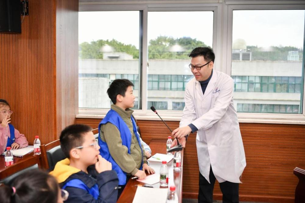 1ae74489468d4a0fb2728fb5d4138629